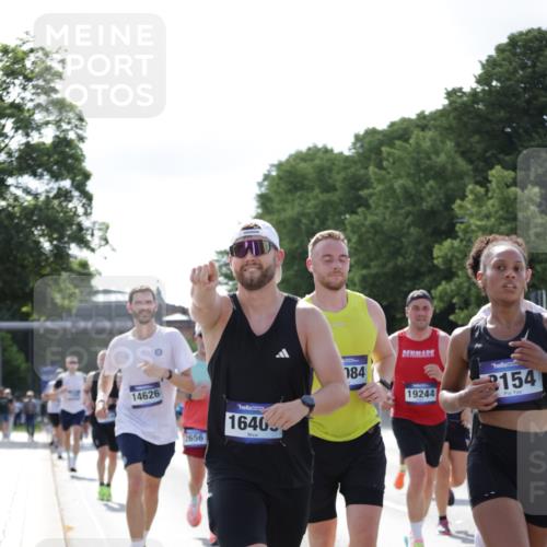 29.06.2025 - hella hamburg halbmarathon Jannik Wohlers http://msf.ph/oto/8259367 29.06.2025 09:57:59 Lombardsbrücke 1034, 1190, 1285, 1815, 2029, 2034, 2656, 3041, 3097, 3859, 4903, 5093, 5721, 5894, 6164, 6272, 6433, 6897, 7856, 7896, 8154, 8311, 8393, 8508, 8590, 8825, 9012, 9057, 9562, 9656, 10084, 11217, 11607, 11791, 11870, 12624, 12735, 12761, 13033, 13536, 14323, 14365, 14571, 14626, 14678, 14805, 14845, 15914, 16213, 16409, 16653, 16879, 16924, 17176, 17321, 17415, 18551, 18799, 18810, 18867, 19244 meine-sportfotos.de