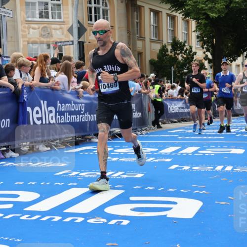 29.06.2025 - hella hamburg halbmarathon Strokosch-Dieckow http://msf.ph/oto/8259369 29.06.2025 10:43:04 Ziel 4229, 6721, 7026, 7035, 7093, 7451, 8218, 9364, 9833, 10251, 10469, 11177, 12153, 12657, 12723, 12776, 12839, 15255, 15706, 17177, 19038 meine-sportfotos.de