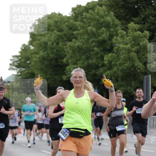 29.06.2025 - hella hamburg halbmarathon Jannik Wohlers http://msf.ph/oto/8259375 29.06.2025 10:32:25 Lombardsbrücke 1078, 1237, 1732, 2059, 2276, 3422, 3660, 3670, 3708, 3753, 4446, 4555, 6040, 6861, 7308, 7309, 7387, 7531, 7749, 7750, 8170, 8839, 9010, 9034, 9188, 9471, 9542, 9768, 10013, 10048, 10203, 10277, 10470, 10770, 11076, 11248, 11756, 12423, 12424, 12470, 12508, 12907, 13789, 14301, 14347, 15171, 15997, 16129, 16502, 16702, 16898, 16999, 17041, 17102, 17157, 17167, 17317, 17508, 17664, 18502, 18706, 18927, 19156, 19213 meine-sportfotos.de