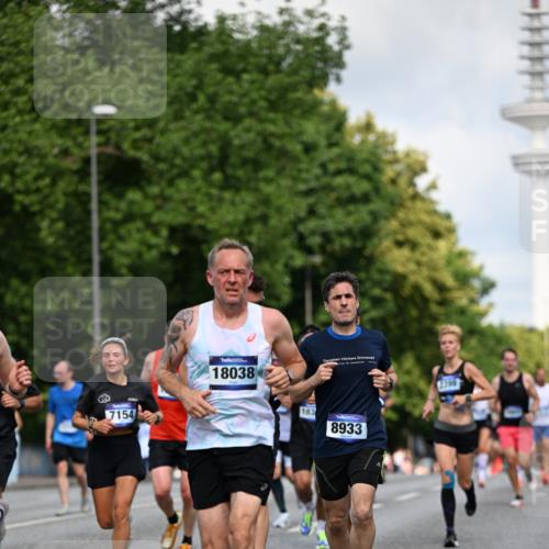 29.06.2025 - hella hamburg halbmarathon Dr. Thomas Lammeyer http://msf.ph/oto/8259377 29.06.2025 09:52:02 Kennedybrücke 1290, 1505, 1710, 2262, 2399, 3480, 4359, 4381, 5307, 5554, 5709, 6993, 7152, 7154, 8121, 8571, 8933, 9403, 10404, 10852 meine-sportfotos.de