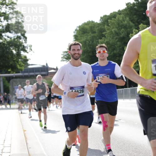 29.06.2025 - hella hamburg halbmarathon Jannik Wohlers http://msf.ph/oto/8259419 29.06.2025 09:58:00 Lombardsbrücke 1034, 1190, 1285, 1815, 2029, 2034, 2656, 3041, 3097, 3859, 4903, 5093, 5259, 5721, 5894, 6272, 6433, 6897, 7856, 7896, 8154, 8311, 8393, 8590, 8825, 9012, 9057, 9562, 9656, 10084, 11214, 11607, 11791, 11870, 12624, 12633, 12735, 12761, 13033, 13536, 14323, 14365, 14571, 14626, 14678, 14805, 14845, 15389, 15914, 16176, 16213, 16409, 16653, 16879, 16924, 17176, 17321, 17415, 18551, 18799, 18810, 18867, 19244 meine-sportfotos.de