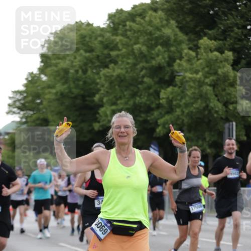 29.06.2025 - hella hamburg halbmarathon Jannik Wohlers http://msf.ph/oto/8259432 29.06.2025 10:32:25 Lombardsbrücke 1078, 1237, 1732, 2059, 2276, 3422, 3660, 3670, 3708, 3753, 4446, 4555, 6040, 6861, 7308, 7309, 7387, 7531, 7749, 7750, 8170, 8839, 9010, 9034, 9188, 9471, 9542, 9768, 10013, 10048, 10203, 10277, 10470, 10770, 11076, 11248, 11756, 12423, 12424, 12470, 12508, 12907, 13789, 14301, 14347, 15171, 15997, 16129, 16502, 16702, 16898, 16999, 17041, 17102, 17157, 17167, 17317, 17508, 17664, 18502, 18706, 18927, 19156, 19213 meine-sportfotos.de
