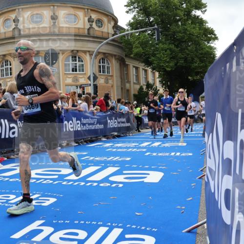 29.06.2025 - hella hamburg halbmarathon Strokosch-Dieckow http://msf.ph/oto/8259485 29.06.2025 10:43:04 Ziel 4229, 6721, 7026, 7035, 7093, 7451, 8218, 9364, 9833, 10251, 10469, 11177, 12153, 12657, 12723, 12776, 12839, 15255, 15706, 17177, 19038 meine-sportfotos.de