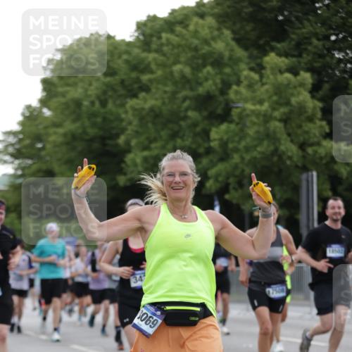 29.06.2025 - hella hamburg halbmarathon Jannik Wohlers http://msf.ph/oto/8259519 29.06.2025 10:32:25 Lombardsbrücke 1078, 1237, 1732, 2059, 2276, 3422, 3660, 3670, 3708, 3753, 4446, 4555, 6040, 6861, 7308, 7309, 7387, 7531, 7749, 7750, 8170, 8839, 9010, 9034, 9188, 9471, 9542, 9768, 10013, 10048, 10203, 10277, 10470, 10770, 11076, 11248, 11756, 12423, 12424, 12470, 12508, 12907, 13789, 14301, 14347, 15171, 15997, 16129, 16502, 16702, 16898, 16999, 17041, 17102, 17157, 17167, 17317, 17508, 17664, 18502, 18706, 18927, 19156, 19213 meine-sportfotos.de
