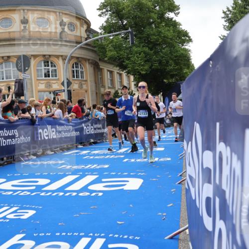 29.06.2025 - hella hamburg halbmarathon Strokosch-Dieckow http://msf.ph/oto/8259554 29.06.2025 10:43:05 Ziel 1675, 4229, 6721, 7026, 7035, 7093, 7451, 8218, 9364, 9833, 10251, 10469, 11177, 12153, 12657, 12723, 12776, 12839, 15255, 15706, 17177, 18304, 19038 meine-sportfotos.de