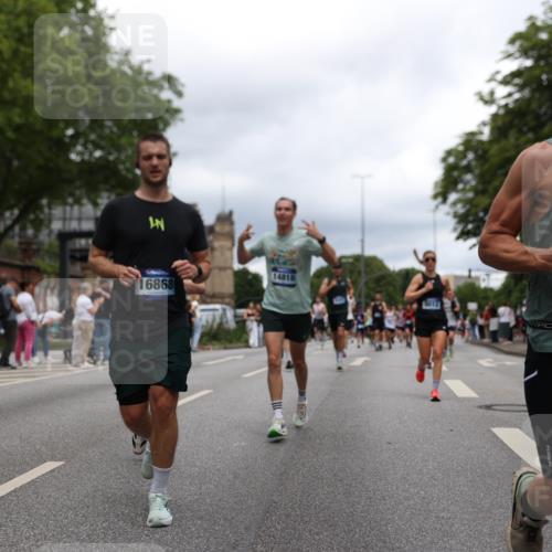 29.06.2025 - hella hamburg halbmarathon Yannick Fuchs http://msf.ph/oto/8259564 29.06.2025 10:48:32 20KM 1327, 1410, 1496, 1815, 2474, 2771, 2884, 3041, 3177, 3791, 3794, 3861, 3945, 4189, 4231, 4938, 6082, 6084, 6356, 6443, 6581, 6587, 6723, 6994, 8223, 8449, 8514, 8698, 8772, 8798, 9012, 9060, 9227, 10191, 10192, 10263, 10266, 11333, 11499, 11747, 12186, 12362, 12489, 13297, 13869, 13988, 14036, 14175, 14592, 14638, 14660, 14818, 14948, 15113, 15156, 15169, 15408, 15524, 15879, 16047, 16092, 16574, 16750, 17740, 17765, 19177 meine-sportfotos.de