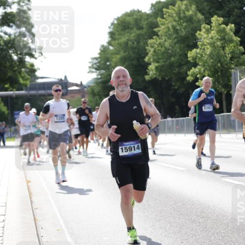 29.06.2025 - hella hamburg halbmarathon Jannik Wohlers http://msf.ph/oto/8259566 29.06.2025 09:58:03 Lombardsbrücke 1190, 1285, 1815, 2029, 2034, 2518, 2656, 3041, 3097, 3819, 3859, 4152, 4903, 5093, 5259, 5378, 5721, 5894, 6272, 6433, 6592, 6897, 7856, 7896, 8154, 8311, 8393, 8590, 8825, 9012, 9057, 9562, 9656, 10084, 11214, 11870, 12632, 12633, 12735, 12761, 13033, 13470, 13536, 14266, 14323, 14365, 14626, 14678, 14805, 14845, 15389, 15523, 15914, 16176, 16213, 16409, 16653, 16830, 16879, 16924, 17348, 18551, 18799, 18810, 18867, 19244 meine-sportfotos.de