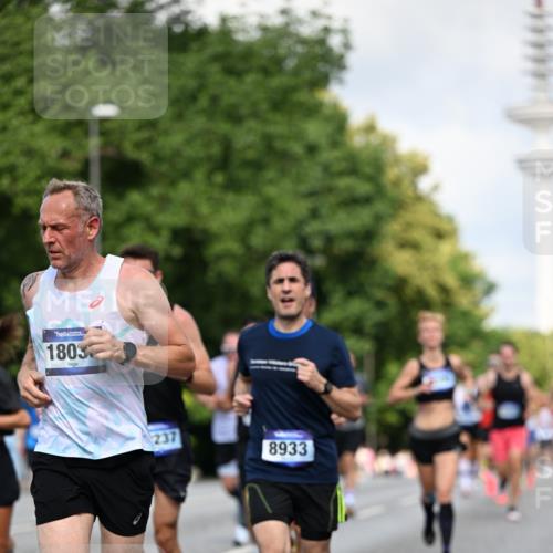 29.06.2025 - hella hamburg halbmarathon Dr. Thomas Lammeyer http://msf.ph/oto/8259568 29.06.2025 09:52:02 Kennedybrücke 1290, 1505, 1710, 2262, 2399, 3480, 4359, 4381, 5307, 5554, 5709, 6993, 7152, 7154, 8121, 8571, 8933, 9403, 10404, 10852 meine-sportfotos.de
