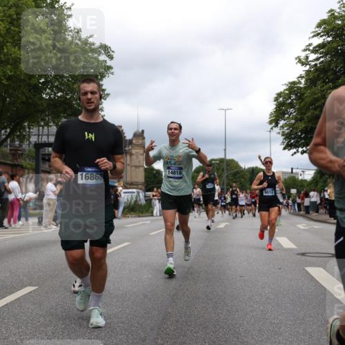 29.06.2025 - hella hamburg halbmarathon Yannick Fuchs http://msf.ph/oto/8259600 29.06.2025 10:48:32 20KM 1327, 1410, 1496, 1815, 2474, 2771, 2884, 3041, 3177, 3791, 3794, 3861, 3945, 4189, 4231, 4938, 6082, 6084, 6356, 6443, 6581, 6587, 6723, 6994, 8223, 8449, 8514, 8698, 8772, 8798, 9012, 9060, 9227, 10191, 10192, 10263, 10266, 11333, 11499, 11747, 12186, 12362, 12489, 13297, 13869, 13988, 14036, 14175, 14592, 14638, 14660, 14818, 14948, 15113, 15156, 15169, 15408, 15524, 15879, 16047, 16092, 16574, 16750, 17740, 17765, 19177 meine-sportfotos.de