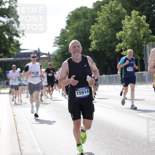 29.06.2025 - hella hamburg halbmarathon Jannik Wohlers http://msf.ph/oto/8259601 29.06.2025 09:58:03 Lombardsbrücke 1190, 1285, 1815, 2029, 2034, 2518, 2656, 3041, 3097, 3819, 3859, 4152, 4903, 5093, 5259, 5378, 5721, 5894, 6272, 6433, 6592, 6897, 7856, 7896, 8154, 8311, 8393, 8590, 8825, 9012, 9057, 9562, 9656, 10084, 11214, 11870, 12632, 12633, 12735, 12761, 13033, 13470, 13536, 14266, 14323, 14365, 14626, 14678, 14805, 14845, 15389, 15523, 15914, 16176, 16213, 16409, 16653, 16830, 16879, 16924, 17348, 18551, 18799, 18810, 18867, 19244 meine-sportfotos.de