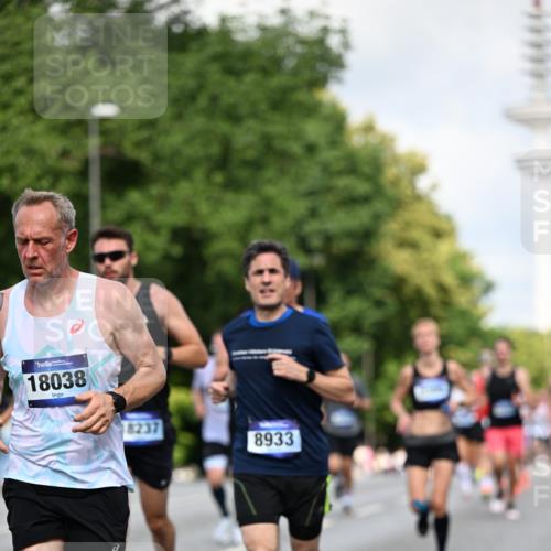29.06.2025 - hella hamburg halbmarathon Dr. Thomas Lammeyer http://msf.ph/oto/8259602 29.06.2025 09:52:03 Kennedybrücke 1290, 1505, 1710, 2262, 2399, 3480, 4062, 4359, 4381, 5003, 5307, 5554, 5709, 6993, 7152, 7154, 8121, 8571, 8933, 9403, 10404, 10852 meine-sportfotos.de