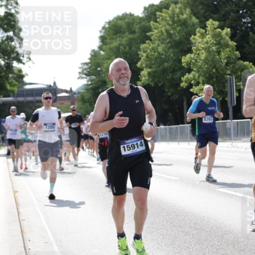 29.06.2025 - hella hamburg halbmarathon Jannik Wohlers http://msf.ph/oto/8259633 29.06.2025 09:58:03 Lombardsbrücke 1190, 1285, 1815, 2029, 2034, 2518, 2656, 3041, 3097, 3819, 3859, 4152, 4903, 5093, 5259, 5378, 5721, 5894, 6272, 6433, 6592, 6897, 7856, 7896, 8154, 8311, 8393, 8590, 8825, 9012, 9057, 9562, 9656, 10084, 11214, 11870, 12632, 12633, 12735, 12761, 13033, 13470, 13536, 14266, 14323, 14365, 14626, 14678, 14805, 14845, 15389, 15523, 15914, 16176, 16213, 16409, 16653, 16830, 16879, 16924, 17348, 18551, 18799, 18810, 18867, 19244 meine-sportfotos.de