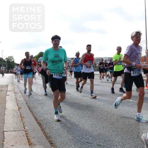 29.06.2025 - hella hamburg halbmarathon Lena Gebhardt http://msf.ph/oto/8259647 29.06.2025 09:57:01 Lombardsbrücke 1327, 1381, 1442, 1460, 1496, 1537, 1628, 1657, 1783, 1833, 1877, 2013, 2025, 2058, 2074, 2111, 2208, 2340, 2378, 2396, 2595, 2814, 2839, 2869, 2878, 3093, 3310, 3575, 3652, 3791, 4065, 4377, 4404, 4635, 4711, 4726, 4770, 4897, 5008, 5013, 5021, 5169, 5194, 5319, 5744, 5839, 6033, 6286, 6377, 6561, 6562, 6631, 6720, 7176, 7177, 7259, 7475, 7918, 8112, 8261, 8313, 8361, 8572, 8587, 8618, 8651, 8661, 8710, 8813, 8863, 8921, 8930, 9060, 9082, 9316, 9497, 9597, 9638 meine-sportfotos.de