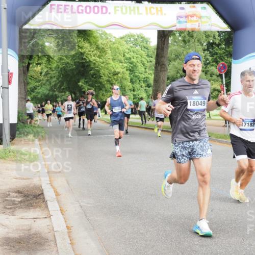 29.06.2025 - hella hamburg halbmarathon MichiJ http://msf.ph/oto/8259664 29.06.2025 10:29:45 Zwischen KM18-KM19 1136, 2675, 4380, 6901, 9358, 9755, 9885, 10978, 12365, 14555, 15164, 17182, 18045, 18049, 18399 meine-sportfotos.de