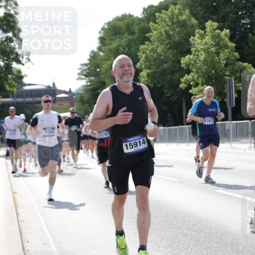 29.06.2025 - hella hamburg halbmarathon Jannik Wohlers http://msf.ph/oto/8259671 29.06.2025 09:58:03 Lombardsbrücke 1190, 1285, 1815, 2029, 2034, 2518, 2656, 3041, 3097, 3819, 3859, 4152, 4903, 5093, 5259, 5378, 5721, 5894, 6272, 6433, 6592, 6897, 7856, 7896, 8154, 8311, 8393, 8590, 8825, 9012, 9057, 9562, 9656, 10084, 11214, 11870, 12632, 12633, 12735, 12761, 13033, 13470, 13536, 14266, 14323, 14365, 14626, 14678, 14805, 14845, 15389, 15523, 15914, 16176, 16213, 16409, 16653, 16830, 16879, 16924, 17348, 18551, 18799, 18810, 18867, 19244 meine-sportfotos.de