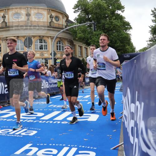 29.06.2025 - hella hamburg halbmarathon Strokosch-Dieckow http://msf.ph/oto/8259754 29.06.2025 10:43:07 Ziel 1675, 4229, 6721, 7026, 7093, 7451, 9833, 10251, 10469, 11177, 12153, 12657, 12723, 12776, 12839, 15255, 15706, 17177, 18304, 19038 meine-sportfotos.de