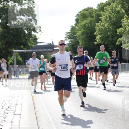 29.06.2025 - hella hamburg halbmarathon Jannik Wohlers http://msf.ph/oto/8259798 29.06.2025 09:58:04 Lombardsbrücke 1190, 1285, 1815, 2029, 2034, 2518, 2656, 3041, 3097, 3819, 3859, 4152, 4903, 5093, 5259, 5378, 5721, 5894, 6272, 6433, 6592, 6759, 6877, 6897, 7856, 7896, 8154, 8311, 8393, 8590, 8825, 9012, 9057, 9562, 9656, 10084, 11214, 11870, 12483, 12632, 12633, 12735, 12761, 13470, 13536, 14266, 14323, 14365, 14626, 14678, 14805, 14845, 15389, 15523, 15914, 16176, 16213, 16409, 16653, 16830, 16879, 16924, 17348, 18551, 18799, 18867, 19244 meine-sportfotos.de