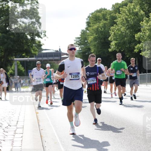 29.06.2025 - hella hamburg halbmarathon Jannik Wohlers http://msf.ph/oto/8259828 29.06.2025 09:58:04 Lombardsbrücke 1190, 1285, 1815, 2029, 2034, 2518, 2656, 3041, 3097, 3819, 3859, 4152, 4903, 5093, 5259, 5378, 5721, 5894, 6272, 6433, 6592, 6759, 6877, 6897, 7856, 7896, 8154, 8311, 8393, 8590, 8825, 9012, 9057, 9562, 9656, 10084, 11214, 11870, 12483, 12632, 12633, 12735, 12761, 13470, 13536, 14266, 14323, 14365, 14626, 14678, 14805, 14845, 15389, 15523, 15914, 16176, 16213, 16409, 16653, 16830, 16879, 16924, 17348, 18551, 18799, 18867, 19244 meine-sportfotos.de