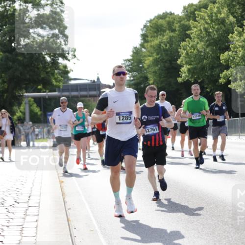 29.06.2025 - hella hamburg halbmarathon Jannik Wohlers http://msf.ph/oto/8259858 29.06.2025 09:58:04 Lombardsbrücke 1190, 1285, 1815, 2029, 2034, 2518, 2656, 3041, 3097, 3819, 3859, 4152, 4903, 5093, 5259, 5378, 5721, 5894, 6272, 6433, 6592, 6759, 6877, 6897, 7856, 7896, 8154, 8311, 8393, 8590, 8825, 9012, 9057, 9562, 9656, 10084, 11214, 11870, 12483, 12632, 12633, 12735, 12761, 13470, 13536, 14266, 14323, 14365, 14626, 14678, 14805, 14845, 15389, 15523, 15914, 16176, 16213, 16409, 16653, 16830, 16879, 16924, 17348, 18551, 18799, 18867, 19244 meine-sportfotos.de