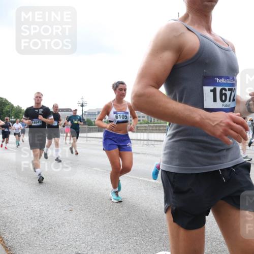 29.06.2025 - hella hamburg halbmarathon Lena Gebhardt http://msf.ph/oto/8259869 29.06.2025 10:34:27 Lombardsbrücke 1025, 1672, 1705, 1787, 2023, 2265, 2412, 2464, 2496, 2510, 2511, 2526, 2801, 2933, 3145, 3420, 3829, 3848, 4540, 4807, 4824, 4826, 5453, 5584, 5609, 6034, 6105, 6171, 6329, 6571, 6574, 6843, 7324, 7329, 7386, 7644, 7733, 8277, 8349, 8705, 8965, 9164, 9379, 9448, 9514, 10335, 10360, 10564, 10674, 11245, 11872, 12164, 13957, 15477, 16238, 16311, 16390, 16682, 16919, 17230, 18158, 18941 meine-sportfotos.de