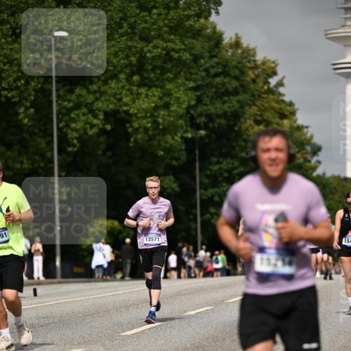 29.06.2025 - hella hamburg halbmarathon Dr. Thomas Lammeyer http://msf.ph/oto/8259875 29.06.2025 10:14:38 Kennedybrücke 1052, 1186, 1548, 1781, 5182, 5653, 5806, 7058, 8561, 8685, 9150, 9829 meine-sportfotos.de