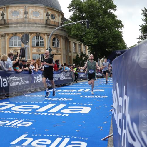 29.06.2025 - hella hamburg halbmarathon Strokosch-Dieckow http://msf.ph/oto/8259894 29.06.2025 10:43:09 Ziel 1675, 4229, 6721, 7026, 7093, 7451, 9833, 10251, 11177, 12153, 12657, 12723, 12776, 12839, 15255, 15706, 16314, 16997, 17177, 18304, 19038 meine-sportfotos.de