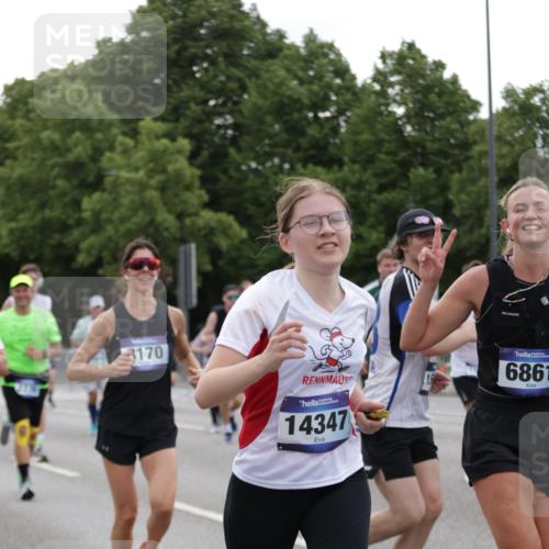 29.06.2025 - hella hamburg halbmarathon Jannik Wohlers http://msf.ph/oto/8259901 29.06.2025 10:32:32 Lombardsbrücke 1078, 1237, 1732, 2059, 2276, 2959, 3391, 3422, 3708, 3753, 4030, 4096, 4446, 4555, 4650, 5110, 6040, 6861, 7387, 7982, 8170, 8839, 9034, 9143, 9471, 9542, 9768, 11260, 11756, 12423, 12424, 12508, 12907, 13789, 14305, 14347, 14743, 15951, 15957, 16502, 16702, 17102, 17157, 17317, 17417, 17508, 17664, 18191, 18409, 18502, 19156, 19213 meine-sportfotos.de