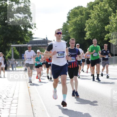 29.06.2025 - hella hamburg halbmarathon Jannik Wohlers http://msf.ph/oto/8259913 29.06.2025 09:58:04 Lombardsbrücke 1190, 1285, 1815, 2029, 2034, 2518, 2656, 3041, 3097, 3819, 3859, 4152, 4903, 5093, 5259, 5378, 5721, 5894, 6272, 6433, 6592, 6759, 6877, 6897, 7856, 7896, 8154, 8311, 8393, 8590, 8825, 9012, 9057, 9562, 9656, 10084, 11214, 11870, 12483, 12632, 12633, 12735, 12761, 13470, 13536, 14266, 14323, 14365, 14626, 14678, 14805, 14845, 15389, 15523, 15914, 16176, 16213, 16409, 16653, 16830, 16879, 16924, 17348, 18551, 18799, 18867, 19244 meine-sportfotos.de