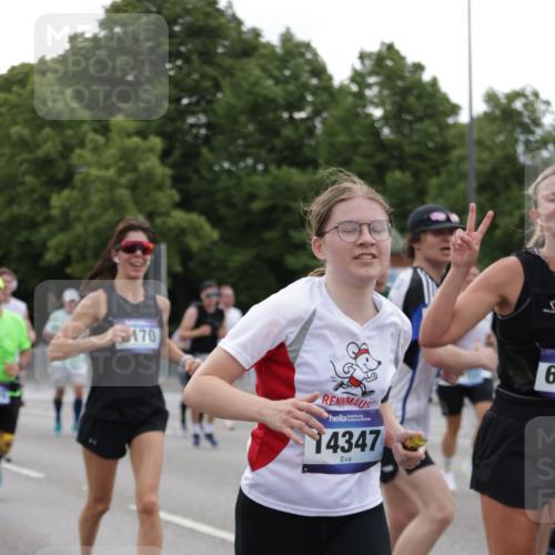 29.06.2025 - hella hamburg halbmarathon Jannik Wohlers http://msf.ph/oto/8259936 29.06.2025 10:32:32 Lombardsbrücke 1078, 1237, 1732, 2059, 2276, 2959, 3391, 3422, 3708, 3753, 4030, 4096, 4446, 4555, 4650, 5110, 6040, 6861, 7387, 7982, 8170, 8839, 9034, 9143, 9471, 9542, 9768, 11260, 11756, 12423, 12424, 12508, 12907, 13789, 14305, 14347, 14743, 15951, 15957, 16502, 16702, 17102, 17157, 17317, 17417, 17508, 17664, 18191, 18409, 18502, 19156, 19213 meine-sportfotos.de