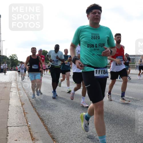 29.06.2025 - hella hamburg halbmarathon Lena Gebhardt http://msf.ph/oto/8259946 29.06.2025 09:57:02 Lombardsbrücke 1327, 1381, 1442, 1460, 1496, 1537, 1657, 1783, 1833, 2013, 2025, 2058, 2074, 2111, 2208, 2340, 2378, 2396, 2595, 2814, 2839, 2869, 2878, 3093, 3310, 3575, 3652, 3791, 4065, 4377, 4404, 4635, 4726, 4770, 4897, 5008, 5013, 5021, 5169, 5194, 5319, 5744, 5839, 6033, 6286, 6377, 6561, 6562, 6631, 6720, 7176, 7177, 7259, 7475, 7918, 8112, 8261, 8313, 8361, 8572, 8587, 8618, 8651, 8661, 8710, 8813, 8863, 8921, 8930, 9060, 9082, 9316, 9497, 9597, 9638 meine-sportfotos.de