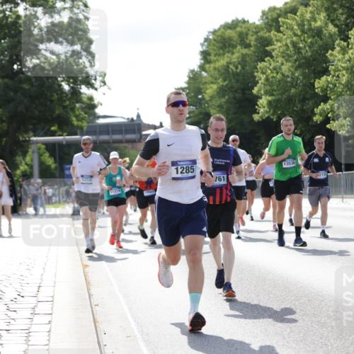 29.06.2025 - hella hamburg halbmarathon Jannik Wohlers http://msf.ph/oto/8259953 29.06.2025 09:58:04 Lombardsbrücke 1190, 1285, 1815, 2029, 2034, 2518, 2656, 3041, 3097, 3819, 3859, 4152, 4903, 5093, 5259, 5378, 5721, 5894, 6272, 6433, 6592, 6759, 6877, 6897, 7856, 7896, 8154, 8311, 8393, 8590, 8825, 9012, 9057, 9562, 9656, 10084, 11214, 11870, 12483, 12632, 12633, 12735, 12761, 13470, 13536, 14266, 14323, 14365, 14626, 14678, 14805, 14845, 15389, 15523, 15914, 16176, 16213, 16409, 16653, 16830, 16879, 16924, 17348, 18551, 18799, 18867, 19244 meine-sportfotos.de