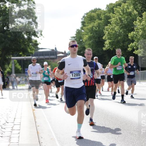 29.06.2025 - hella hamburg halbmarathon Jannik Wohlers http://msf.ph/oto/8259994 29.06.2025 09:58:04 Lombardsbrücke 1190, 1285, 1815, 2029, 2034, 2518, 2656, 3041, 3097, 3819, 3859, 4152, 4903, 5093, 5259, 5378, 5721, 5894, 6272, 6433, 6592, 6759, 6877, 6897, 7856, 7896, 8154, 8311, 8393, 8590, 8825, 9012, 9057, 9562, 9656, 10084, 11214, 11870, 12483, 12632, 12633, 12735, 12761, 13470, 13536, 14266, 14323, 14365, 14626, 14678, 14805, 14845, 15389, 15523, 15914, 16176, 16213, 16409, 16653, 16830, 16879, 16924, 17348, 18551, 18799, 18867, 19244 meine-sportfotos.de