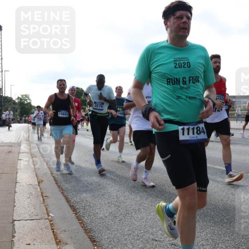 29.06.2025 - hella hamburg halbmarathon Lena Gebhardt http://msf.ph/oto/8260005 29.06.2025 09:57:02 Lombardsbrücke 1327, 1381, 1442, 1460, 1496, 1537, 1657, 1783, 1833, 2013, 2025, 2058, 2074, 2111, 2208, 2340, 2378, 2396, 2595, 2814, 2839, 2869, 2878, 3093, 3310, 3575, 3652, 3791, 4065, 4377, 4404, 4635, 4726, 4770, 4897, 5008, 5013, 5021, 5169, 5194, 5319, 5744, 5839, 6033, 6286, 6377, 6561, 6562, 6631, 6720, 7176, 7177, 7259, 7475, 7918, 8112, 8261, 8313, 8361, 8572, 8587, 8618, 8651, 8661, 8710, 8813, 8863, 8921, 8930, 9060, 9082, 9316, 9497, 9597, 9638 meine-sportfotos.de