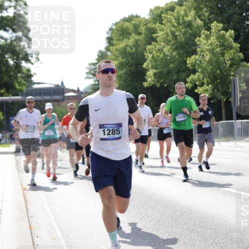 29.06.2025 - hella hamburg halbmarathon Jannik Wohlers http://msf.ph/oto/8260013 29.06.2025 09:58:05 Lombardsbrücke 1285, 1815, 2029, 2034, 2518, 2656, 3041, 3097, 3819, 3859, 4152, 4903, 5259, 5378, 5721, 5894, 6272, 6433, 6592, 6759, 6877, 6897, 7856, 8154, 8311, 8393, 8590, 8825, 9012, 9057, 9562, 9656, 10084, 11214, 11638, 11870, 12483, 12632, 12633, 12735, 12761, 13470, 13536, 14266, 14323, 14365, 14626, 14678, 14805, 14845, 15389, 15523, 15914, 16176, 16213, 16409, 16653, 16830, 16879, 16924, 17346, 17348, 18551, 18799, 18867, 19244 meine-sportfotos.de