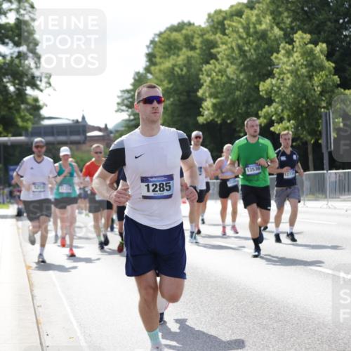 29.06.2025 - hella hamburg halbmarathon Jannik Wohlers http://msf.ph/oto/8260043 29.06.2025 09:58:05 Lombardsbrücke 1285, 1815, 2029, 2034, 2518, 2656, 3041, 3097, 3819, 3859, 4152, 4903, 5259, 5378, 5721, 5894, 6272, 6433, 6592, 6759, 6877, 6897, 7856, 8154, 8311, 8393, 8590, 8825, 9012, 9057, 9562, 9656, 10084, 11214, 11638, 11870, 12483, 12632, 12633, 12735, 12761, 13470, 13536, 14266, 14323, 14365, 14626, 14678, 14805, 14845, 15389, 15523, 15914, 16176, 16213, 16409, 16653, 16830, 16879, 16924, 17346, 17348, 18551, 18799, 18867, 19244 meine-sportfotos.de