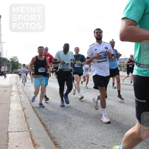 29.06.2025 - hella hamburg halbmarathon Lena Gebhardt http://msf.ph/oto/8260060 29.06.2025 09:57:02 Lombardsbrücke 1327, 1381, 1442, 1460, 1496, 1537, 1657, 1783, 1833, 2013, 2025, 2058, 2074, 2111, 2208, 2340, 2378, 2396, 2595, 2814, 2839, 2869, 2878, 3093, 3310, 3575, 3652, 3791, 4065, 4377, 4404, 4635, 4726, 4770, 4897, 5008, 5013, 5021, 5169, 5194, 5319, 5744, 5839, 6033, 6286, 6377, 6561, 6562, 6631, 6720, 7176, 7177, 7259, 7475, 7918, 8112, 8261, 8313, 8361, 8572, 8587, 8618, 8651, 8661, 8710, 8813, 8863, 8921, 8930, 9060, 9082, 9316, 9497, 9597, 9638 meine-sportfotos.de