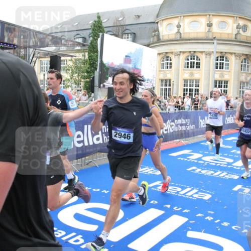29.06.2025 - hella hamburg halbmarathon Michael Strokosch http://msf.ph/oto/8260081 29.06.2025 10:51:31 Ziel 1335, 2411, 2946, 5820, 7943, 9214, 9656, 11422, 13403, 13792, 15871, 15950, 16357, 17131 meine-sportfotos.de