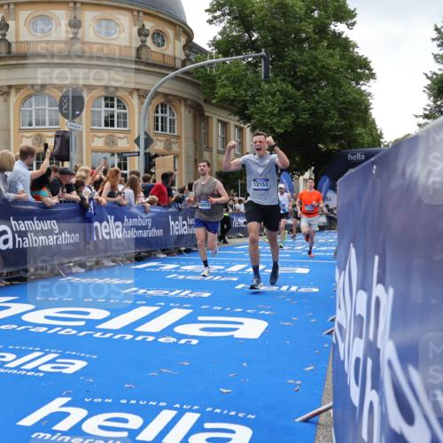 29.06.2025 - hella hamburg halbmarathon Strokosch-Dieckow http://msf.ph/oto/8260093 29.06.2025 10:43:11 Ziel 1675, 3109, 3124, 4229, 6721, 7026, 7093, 7451, 9833, 10099, 10251, 11177, 12153, 12776, 12839, 15255, 15706, 16314, 16997, 17177, 18304 meine-sportfotos.de