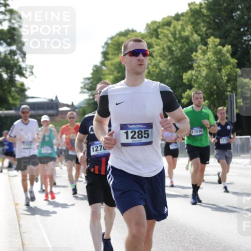 29.06.2025 - hella hamburg halbmarathon Jannik Wohlers http://msf.ph/oto/8260124 29.06.2025 09:58:05 Lombardsbrücke 1285, 1815, 2029, 2034, 2518, 2656, 3041, 3097, 3819, 3859, 4152, 4903, 5259, 5378, 5721, 5894, 6272, 6433, 6592, 6759, 6877, 6897, 7856, 8154, 8311, 8393, 8590, 8825, 9012, 9057, 9562, 9656, 10084, 11214, 11638, 11870, 12483, 12632, 12633, 12735, 12761, 13470, 13536, 14266, 14323, 14365, 14626, 14678, 14805, 14845, 15389, 15523, 15914, 16176, 16213, 16409, 16653, 16830, 16879, 16924, 17346, 17348, 18551, 18799, 18867, 19244 meine-sportfotos.de