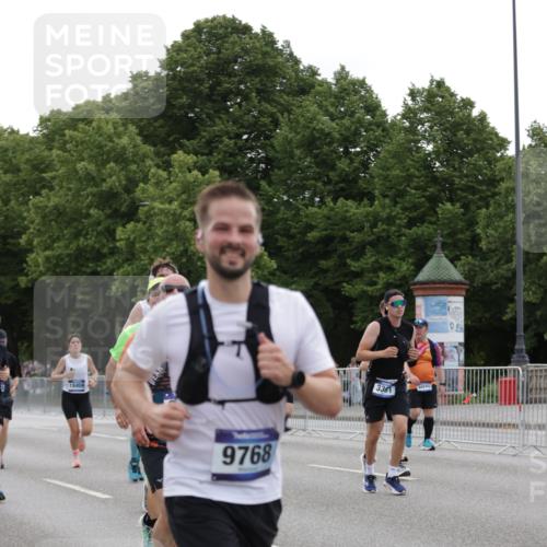 29.06.2025 - hella hamburg halbmarathon Jannik Wohlers http://msf.ph/oto/8260171 29.06.2025 10:32:34 Lombardsbrücke 1078, 1237, 1324, 1732, 2276, 2959, 3391, 3422, 3708, 3753, 3871, 4030, 4096, 4555, 4650, 5110, 5581, 6040, 6861, 7982, 8170, 8839, 9034, 9143, 9471, 9542, 9768, 11260, 11756, 12423, 12424, 12508, 12907, 13789, 14305, 14347, 14743, 15951, 15957, 16502, 16702, 17102, 17157, 17317, 17417, 17508, 17664, 18191, 18409, 18502, 19156, 19213 meine-sportfotos.de