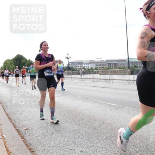 29.06.2025 - hella hamburg halbmarathon Lena Gebhardt http://msf.ph/oto/8260190 29.06.2025 10:10:56 Lombardsbrücke 1166, 1186, 1781, 2868, 4287, 4389, 5254, 5653, 5990, 5991, 7250, 7271, 7370, 7685, 8561, 9169, 9681, 9829, 10196, 11355, 11887, 11904, 11905, 12008, 12426, 12556, 12571, 12629, 12790, 12836, 13588, 13594, 13825, 13901, 14022, 14270, 14679, 15009, 15214, 15252, 16166, 16344, 16808, 17142, 17500, 17532, 18949, 19241 meine-sportfotos.de