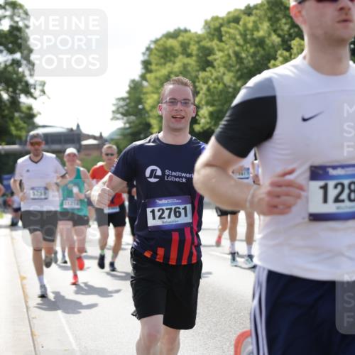 29.06.2025 - hella hamburg halbmarathon Jannik Wohlers http://msf.ph/oto/8260219 29.06.2025 09:58:06 Lombardsbrücke 1285, 1815, 2029, 2034, 2518, 2656, 3041, 3097, 3819, 3859, 4152, 4167, 5259, 5378, 5721, 5894, 6272, 6433, 6592, 6759, 6877, 6897, 7716, 7856, 8154, 8311, 8393, 8590, 8825, 9012, 9057, 9562, 9656, 10084, 11214, 11638, 11870, 12483, 12632, 12633, 12735, 12761, 13470, 13536, 14266, 14323, 14365, 14626, 14678, 14805, 14845, 15389, 15523, 15914, 16176, 16213, 16409, 16653, 16830, 16879, 16924, 17346, 17348, 18551, 18799, 18867, 19244 meine-sportfotos.de
