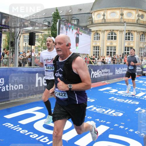 29.06.2025 - hella hamburg halbmarathon Michael Strokosch http://msf.ph/oto/8260244 29.06.2025 10:51:32 Ziel 1335, 2411, 2946, 5820, 7943, 9214, 9656, 10691, 11422, 13403, 13792, 15871, 15950, 16357, 17131 meine-sportfotos.de