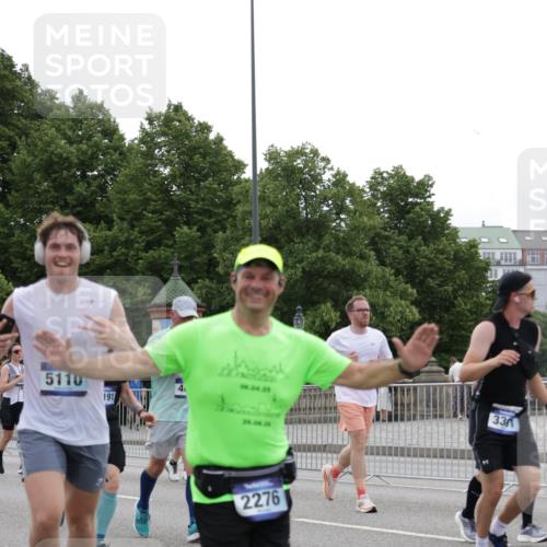 29.06.2025 - hella hamburg halbmarathon Jannik Wohlers http://msf.ph/oto/8260255 29.06.2025 10:32:36 Lombardsbrücke 1078, 1237, 1324, 1732, 2276, 2959, 3391, 3422, 3708, 3753, 3871, 4030, 4096, 4555, 4650, 5110, 5581, 5917, 6040, 6861, 7982, 8170, 8839, 9034, 9143, 9471, 9542, 9768, 11260, 11756, 12039, 12423, 12424, 12812, 12813, 12907, 13789, 14305, 14347, 14743, 15951, 15957, 16502, 16702, 17102, 17157, 17317, 17417, 17664, 18191, 18409, 18502, 18742, 18743, 19213 meine-sportfotos.de