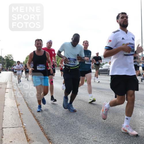 29.06.2025 - hella hamburg halbmarathon Lena Gebhardt http://msf.ph/oto/8260280 29.06.2025 09:57:02 Lombardsbrücke 1327, 1381, 1442, 1460, 1496, 1537, 1657, 1783, 1833, 2013, 2025, 2058, 2074, 2111, 2208, 2340, 2378, 2396, 2595, 2814, 2839, 2869, 2878, 3093, 3310, 3575, 3652, 3791, 4065, 4377, 4404, 4635, 4726, 4770, 4897, 5008, 5013, 5021, 5169, 5194, 5319, 5744, 5839, 6033, 6286, 6377, 6561, 6562, 6631, 6720, 7176, 7177, 7259, 7475, 7918, 8112, 8261, 8313, 8361, 8572, 8587, 8618, 8651, 8661, 8710, 8813, 8863, 8921, 8930, 9060, 9082, 9316, 9497, 9597, 9638 meine-sportfotos.de