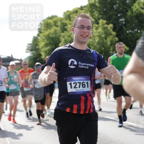 29.06.2025 - hella hamburg halbmarathon Jannik Wohlers http://msf.ph/oto/8260301 29.06.2025 09:58:06 Lombardsbrücke 1285, 1815, 2029, 2034, 2518, 2656, 3041, 3097, 3819, 3859, 4152, 4167, 5259, 5378, 5721, 5894, 6272, 6433, 6592, 6759, 6877, 6897, 7716, 7856, 8154, 8311, 8393, 8590, 8825, 9012, 9057, 9562, 9656, 10084, 11214, 11638, 11870, 12483, 12632, 12633, 12735, 12761, 13470, 13536, 14266, 14323, 14365, 14626, 14678, 14805, 14845, 15389, 15523, 15914, 16176, 16213, 16409, 16653, 16830, 16879, 16924, 17346, 17348, 18551, 18799, 18867, 19244 meine-sportfotos.de