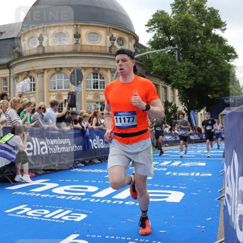 29.06.2025 - hella hamburg halbmarathon Strokosch-Dieckow http://msf.ph/oto/8260317 29.06.2025 10:43:13 Ziel 1675, 3109, 3124, 3146, 7026, 7093, 7451, 10099, 10251, 11177, 12153, 15255, 15706, 15921, 16314, 16997, 18274, 18304 meine-sportfotos.de