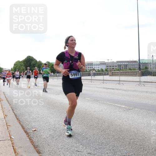 29.06.2025 - hella hamburg halbmarathon Lena Gebhardt http://msf.ph/oto/8260360 29.06.2025 10:10:56 Lombardsbrücke 1166, 1186, 1781, 2868, 4287, 4389, 5254, 5653, 5990, 5991, 7250, 7271, 7370, 7685, 8561, 9169, 9681, 9829, 10196, 11355, 11887, 11904, 11905, 12008, 12426, 12556, 12571, 12629, 12790, 12836, 13588, 13594, 13825, 13901, 14022, 14270, 14679, 15009, 15214, 15252, 16166, 16344, 16808, 17142, 17500, 17532, 18949, 19241 meine-sportfotos.de