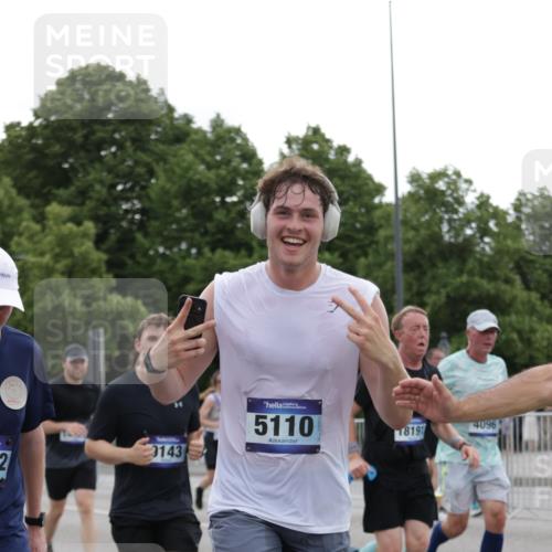 29.06.2025 - hella hamburg halbmarathon Jannik Wohlers http://msf.ph/oto/8260392 29.06.2025 10:32:37 Lombardsbrücke 1078, 1324, 1732, 2276, 2959, 3391, 3422, 3708, 3871, 4030, 4096, 4555, 4650, 5110, 5180, 5581, 5917, 6040, 6861, 7982, 8170, 8839, 9034, 9143, 9471, 9542, 9768, 11229, 11260, 11756, 12039, 12423, 12424, 12812, 12813, 12907, 13789, 14085, 14305, 14347, 14743, 15885, 15951, 15957, 16702, 17102, 17157, 17317, 17417, 17664, 18191, 18409, 18502, 18742, 18743, 18951, 19213 meine-sportfotos.de
