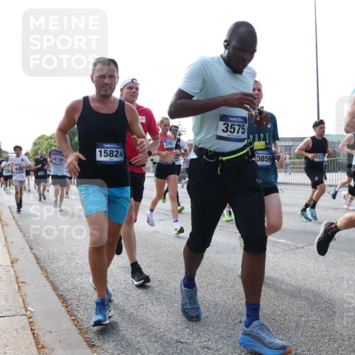 29.06.2025 - hella hamburg halbmarathon Lena Gebhardt http://msf.ph/oto/8260403 29.06.2025 09:57:03 Lombardsbrücke 1327, 1381, 1442, 1460, 1496, 1537, 1657, 1783, 1833, 2013, 2025, 2058, 2074, 2111, 2119, 2208, 2340, 2378, 2396, 2595, 2814, 2839, 2869, 2878, 3093, 3310, 3575, 3652, 3791, 4065, 4377, 4404, 4635, 4726, 4770, 4897, 5008, 5013, 5021, 5169, 5194, 5319, 5744, 5839, 6033, 6286, 6377, 6561, 6562, 6631, 6720, 6762, 7176, 7177, 7259, 7475, 7918, 8112, 8261, 8313, 8361, 8572, 8587, 8618, 8651, 8661, 8710, 8813, 8863, 8921, 8930, 9060, 9082, 9316, 9497, 9597, 9638 meine-sportfotos.de